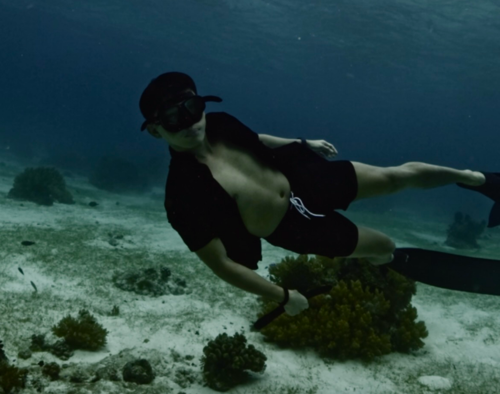 Froyows freediving wearing black polo and black lightweight shorts, black masks and penetrator fins