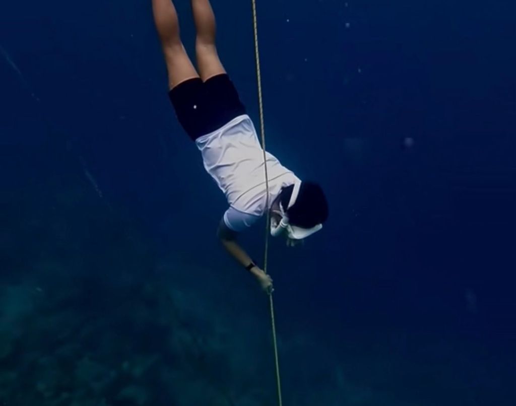 froyows travel and freediving's founder undergoing line training during his intro course
