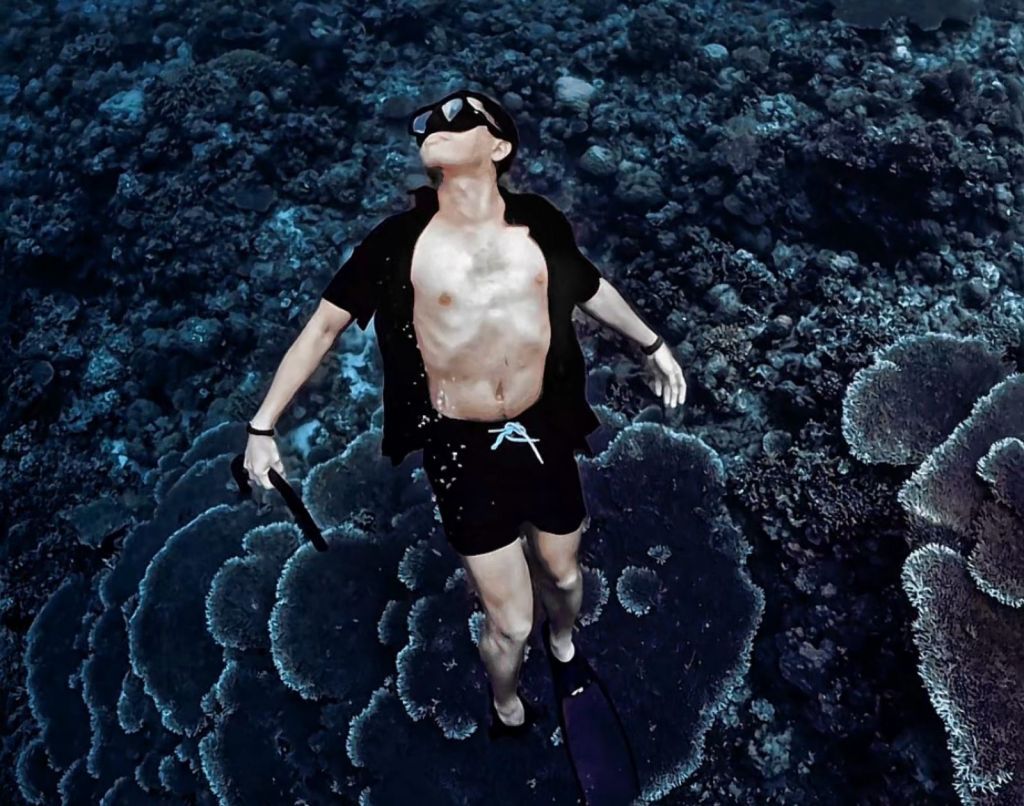 Froyows Travel & Freediving founder posing over Napaling's (Panglao, Bohol) table corals during a safety-focused freediving session