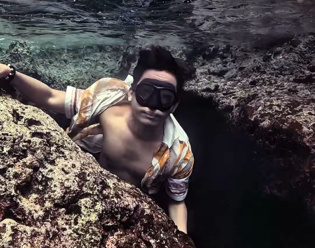 Froyows founder posing underwater during his dive at Cabacungan Cave in Siquijor